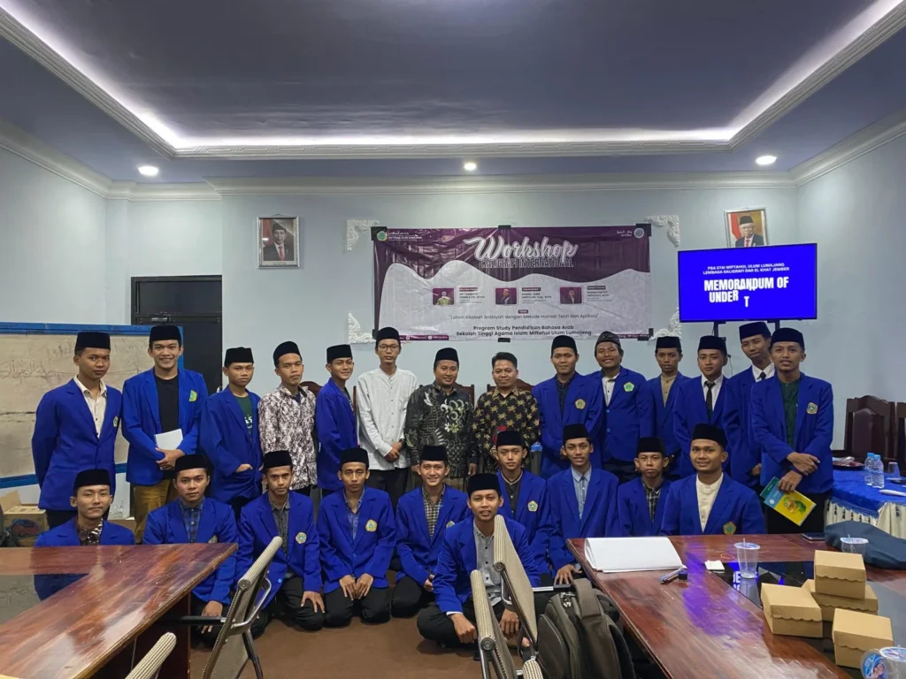 Santri Pondok Pesantren Miftahul Ulum Bangun Keterampilan Kewirausahaan dalam Bidang Kaligrafi